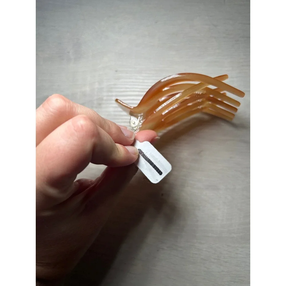 NEW‎ Urban Outfitters Hair Claw Clip Women's Accessories Gift Classic neutral